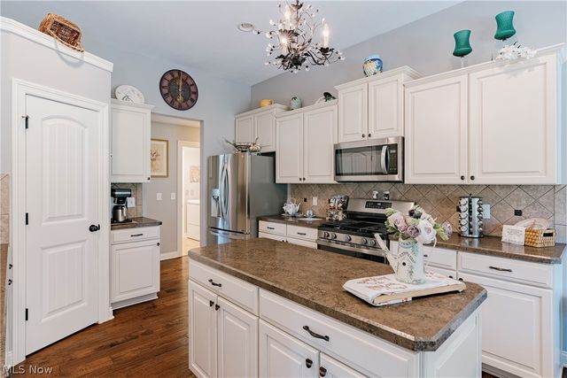5423 Charleston Drive, Valley City, OH 44280
