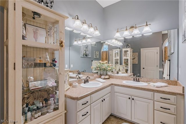5423 Charleston Drive, Valley City, OH 44280