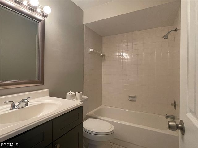 4003 SE 2nd AVE, Cape Coral, FL 33904