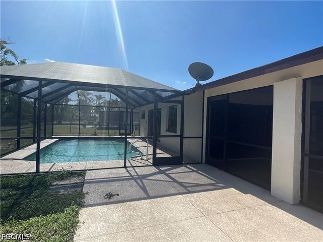 4003 SE 2nd AVE, Cape Coral, FL 33904