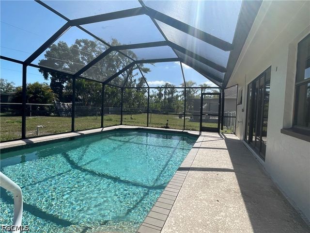 4003 SE 2nd AVE, Cape Coral, FL 33904