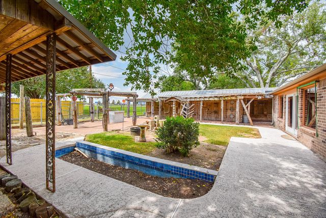 3107 Myatt Lane, El Campo, TX 77437