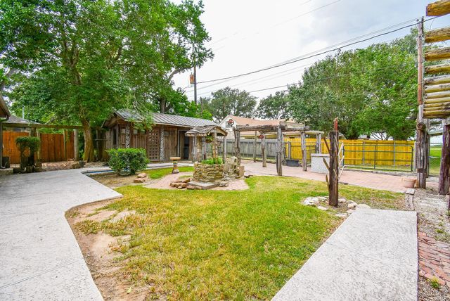 3107 Myatt Lane, El Campo, TX 77437