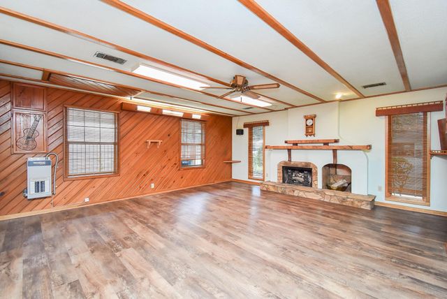 3107 Myatt Lane, El Campo, TX 77437