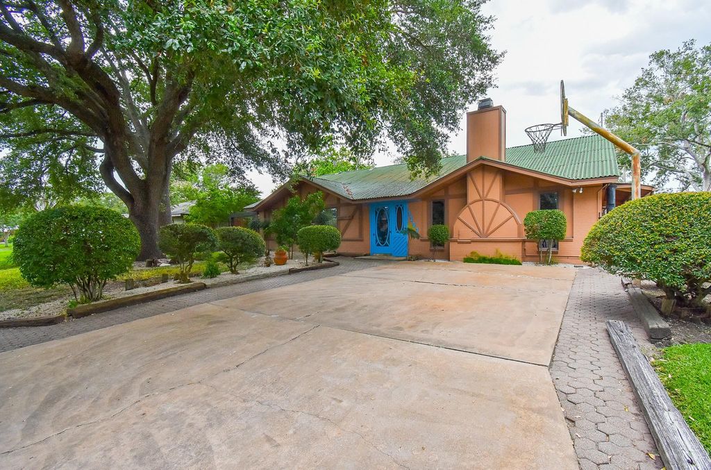 3107 Myatt Lane, El Campo, TX 77437