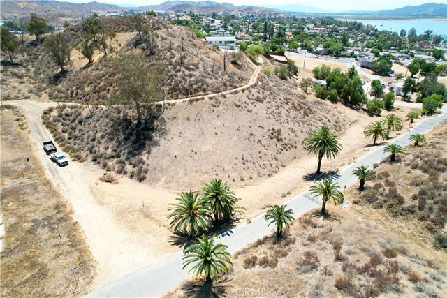 1 Palm Drive, Lake Elsinore, CA 92530