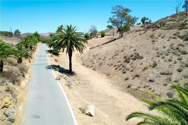 1 Palm Drive, Lake Elsinore, CA 92530