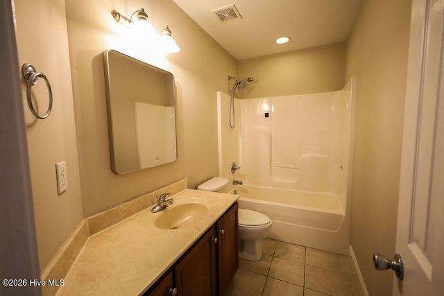 10 London Way, Spring Lake, NC 28390