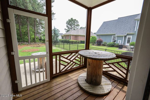 10 London Way, Spring Lake, NC 28390