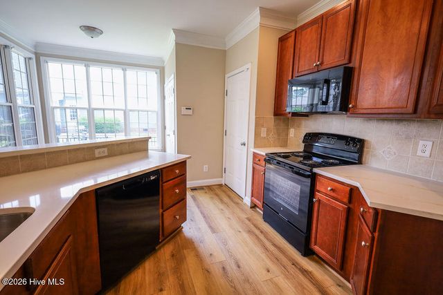 10 London Way, Spring Lake, NC 28390