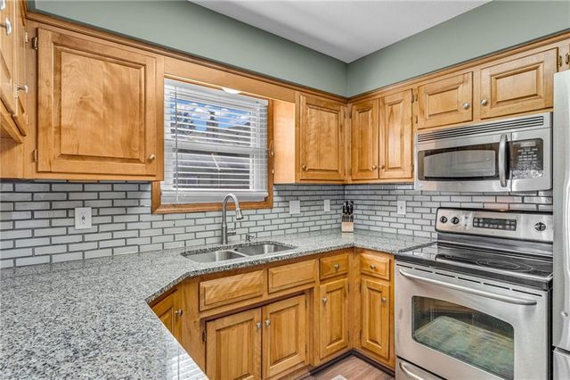 2218 Vail Way, Lawrence, KS 66047