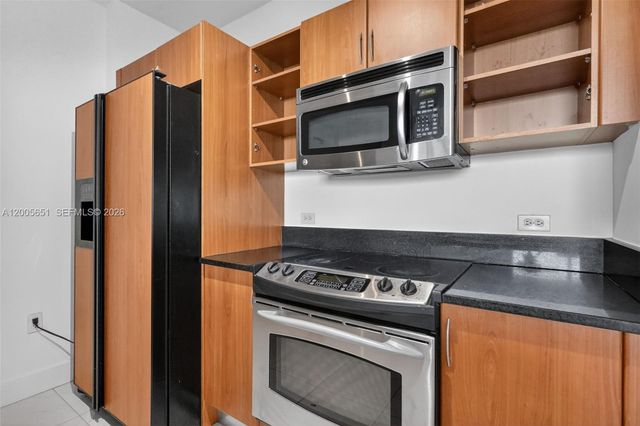 2775 NE 187th St 202, Aventura, FL 33180