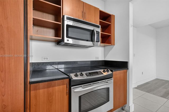 2775 NE 187th St 202, Aventura, FL 33180