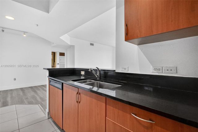 2775 NE 187th St 202, Aventura, FL 33180