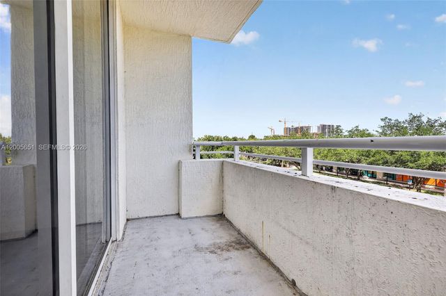 2775 NE 187th St 202, Aventura, FL 33180