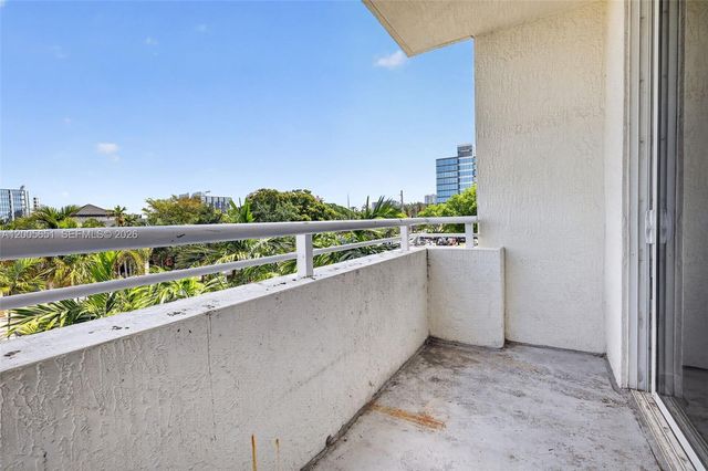 2775 NE 187th St 202, Aventura, FL 33180