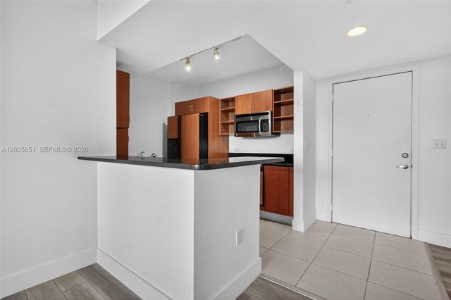 2775 NE 187th St 202, Aventura, FL 33180