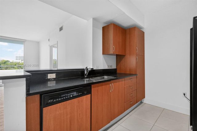 2775 NE 187th St 202, Aventura, FL 33180