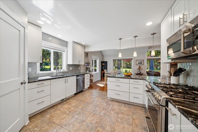 10804 Pioneer Drive, Anderson Island, WA 98303