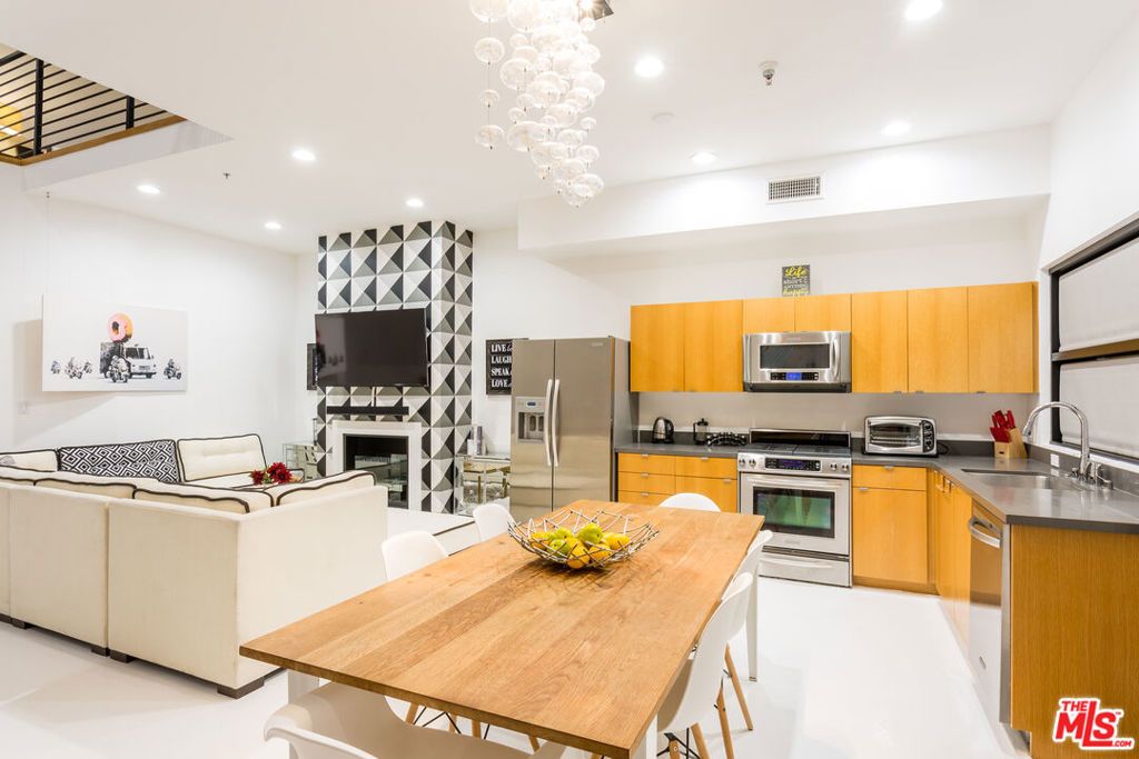 815 Hampton Drive 7, Venice, CA 90291