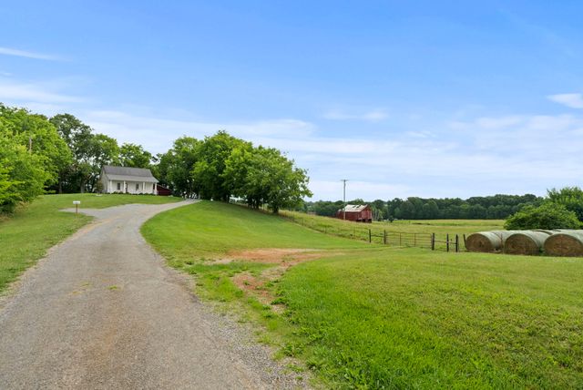 1214 Woodard Reid Rd, Springfield, TN 37172