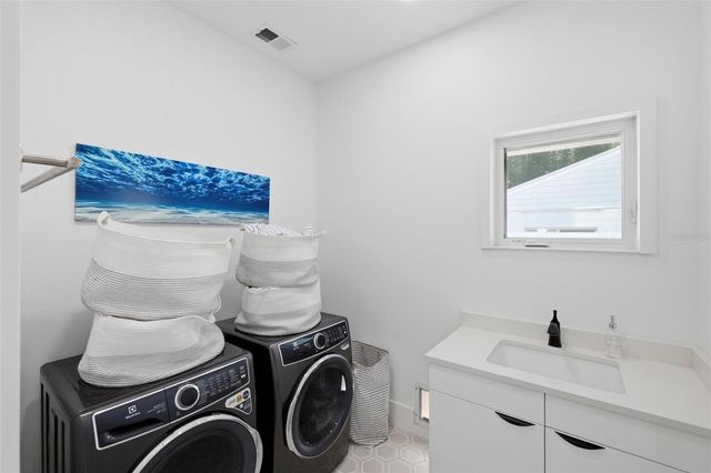 1805 GOLDENROD STREET, Sarasota, FL 34239