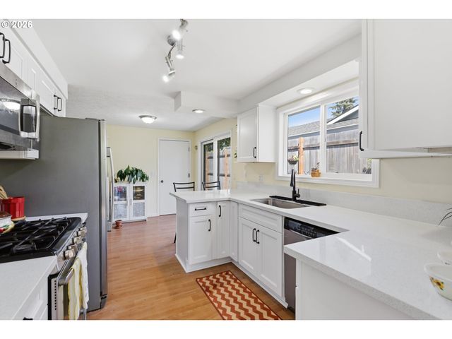 17990 Nw BRICKSTONE Ln, Beaverton, OR 97006