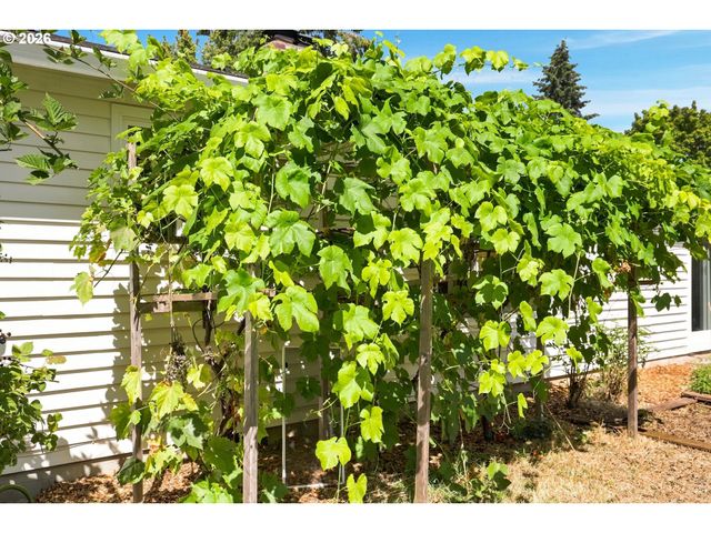 17990 Nw BRICKSTONE Ln, Beaverton, OR 97006