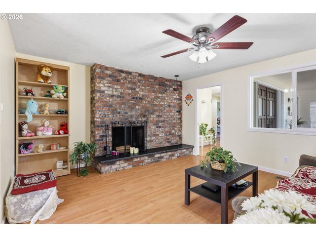 17990 Nw BRICKSTONE Ln, Beaverton, OR 97006