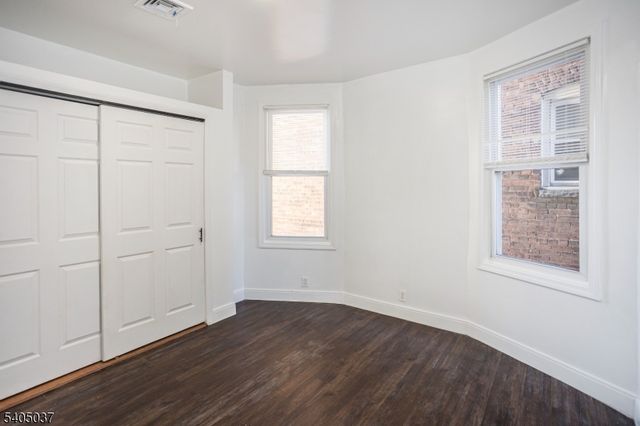 11 Ellington St, East Orange City, NJ 07017