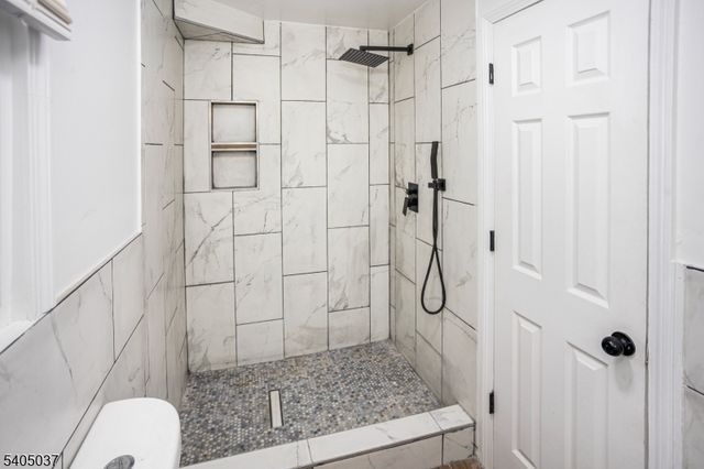 11 Ellington St, East Orange City, NJ 07017