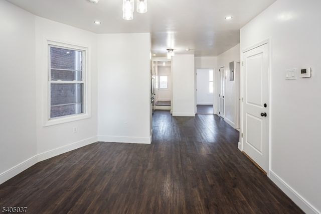 11 Ellington St, East Orange City, NJ 07017