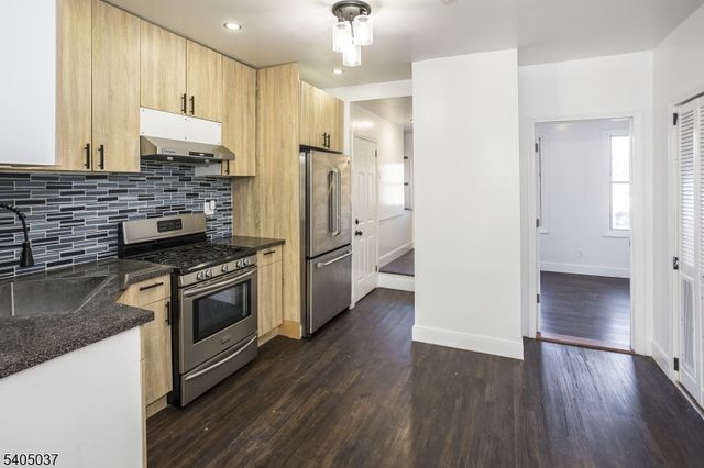 11 Ellington St, East Orange City, NJ 07017