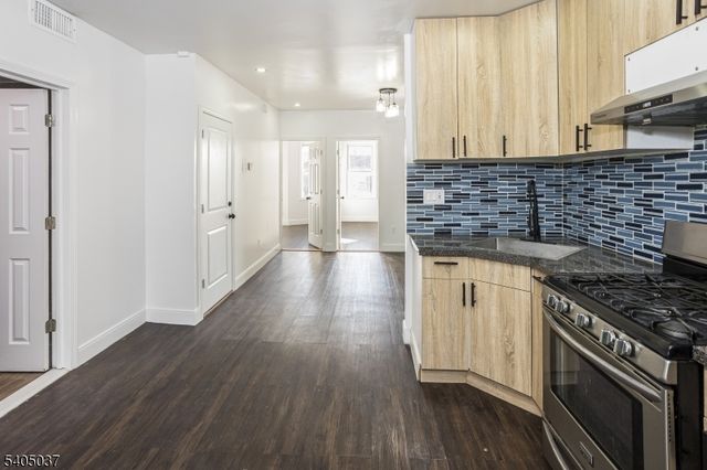 11 Ellington St, East Orange City, NJ 07017