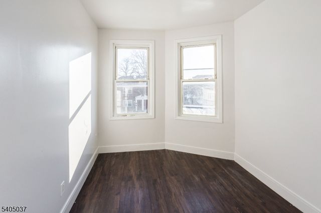 11 Ellington St, East Orange City, NJ 07017