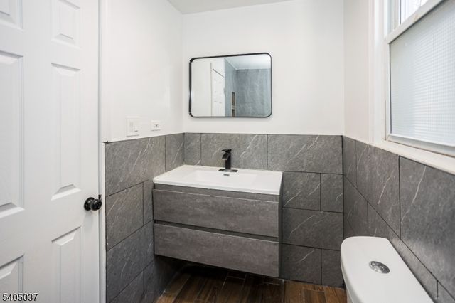 11 Ellington St, East Orange City, NJ 07017