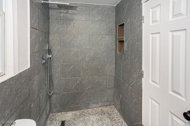 11 Ellington St, East Orange City, NJ 07017