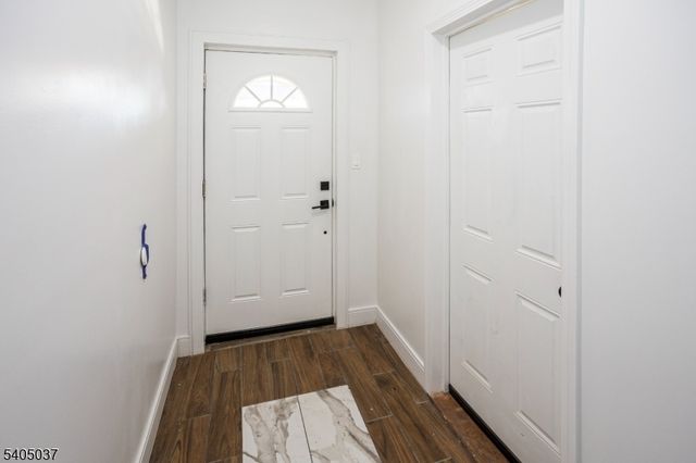 11 Ellington St, East Orange City, NJ 07017