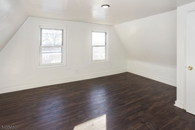 11 Ellington St, East Orange City, NJ 07017