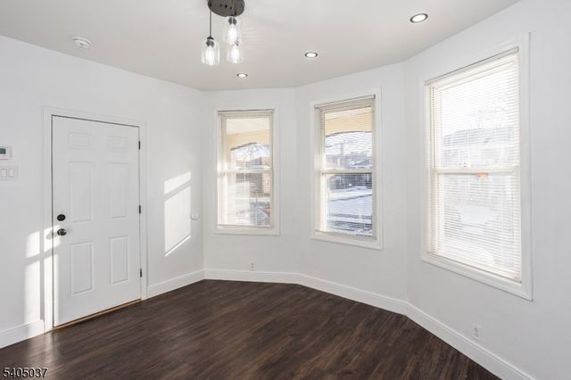 11 Ellington St, East Orange City, NJ 07017