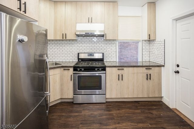 11 Ellington St, East Orange City, NJ 07017