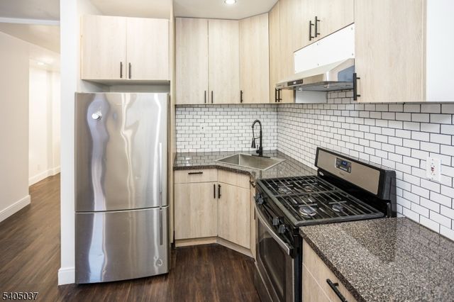 11 Ellington St, East Orange City, NJ 07017