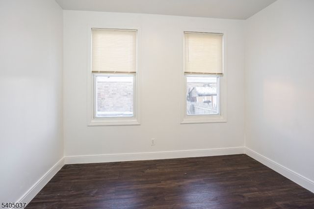 11 Ellington St, East Orange City, NJ 07017