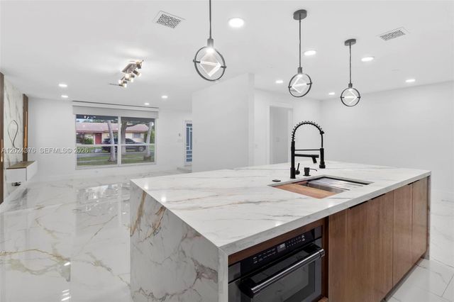 7220 NW 10th Pl, Plantation, FL 33313