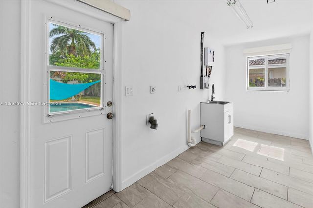 7220 NW 10th Pl, Plantation, FL 33313