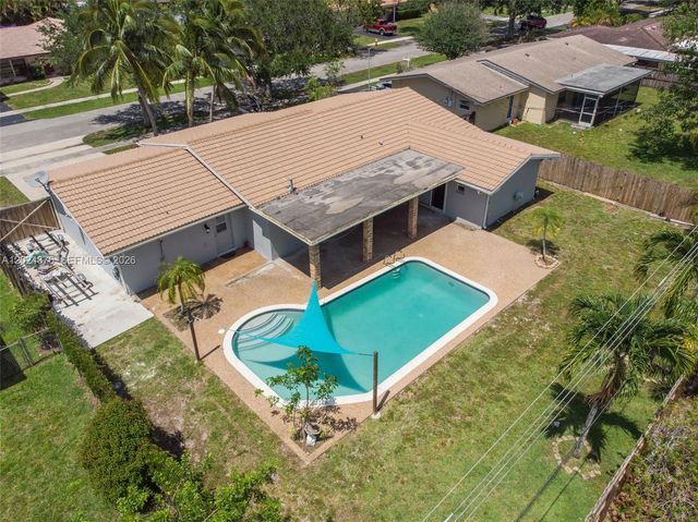 7220 NW 10th Pl, Plantation, FL 33313