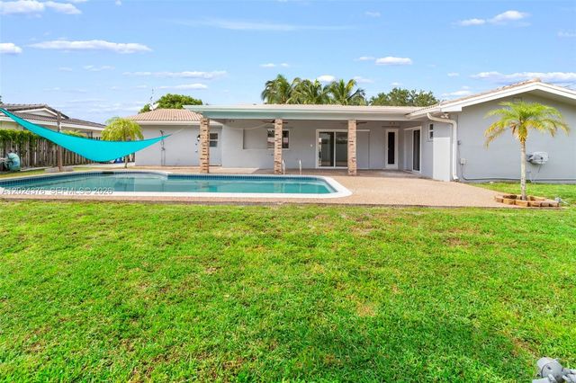 7220 NW 10th Pl, Plantation, FL 33313