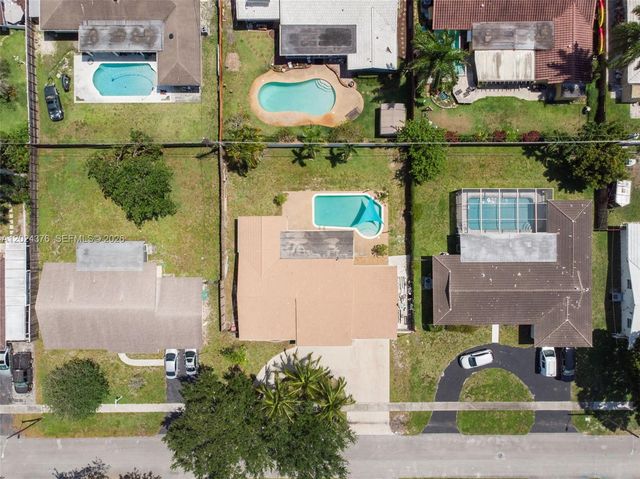 7220 NW 10th Pl, Plantation, FL 33313