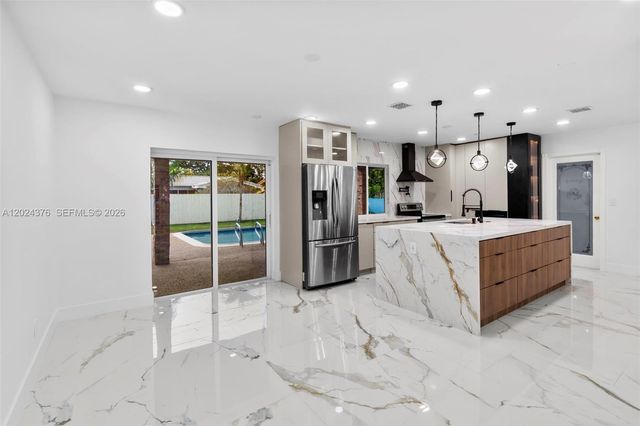 7220 NW 10th Pl, Plantation, FL 33313