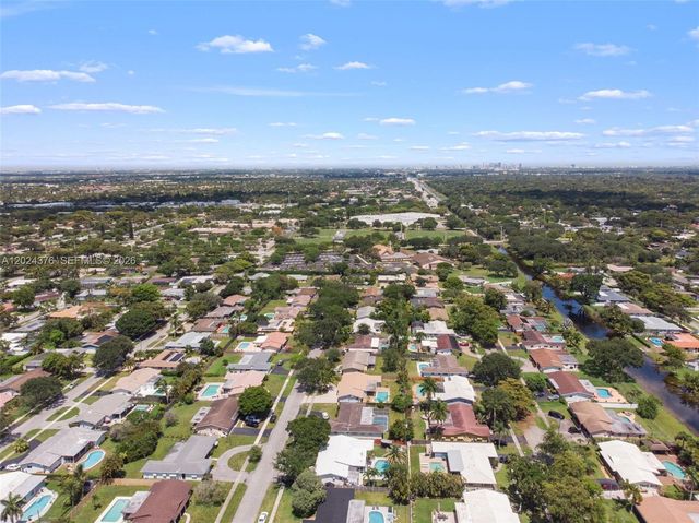 7220 NW 10th Pl, Plantation, FL 33313